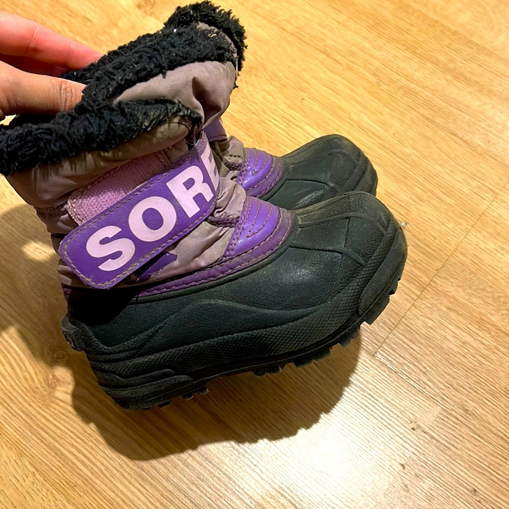 Sorel girls winter snow boots us size 9